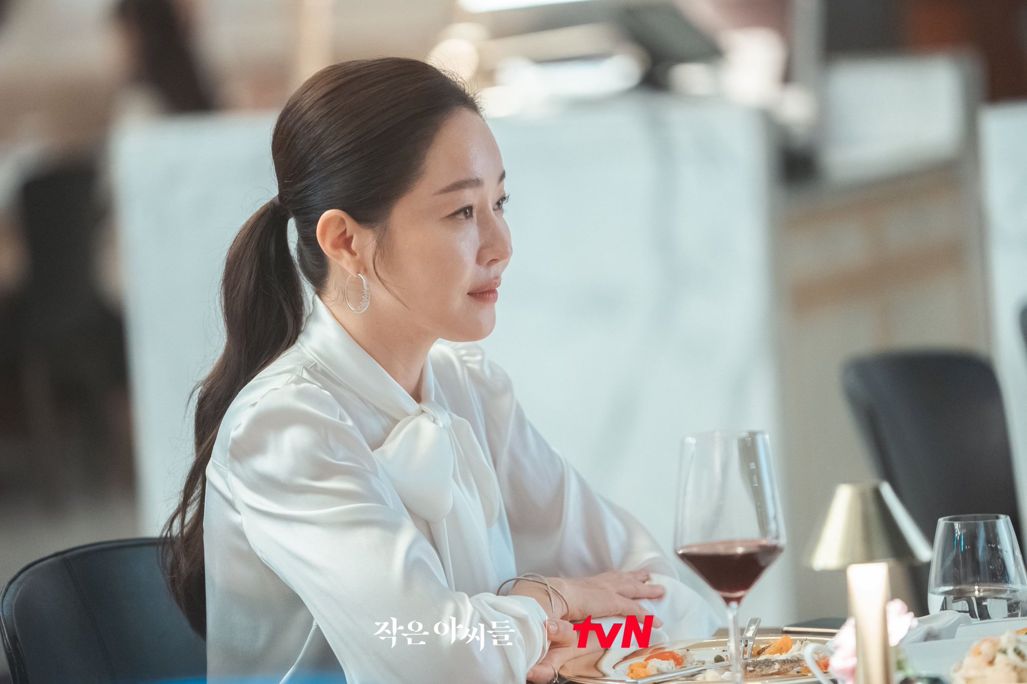 Mỹ nhân Little Women hóa ra là chị đại làng phim: Nhân cách vàng và tình bạn đẹp với Son Ye Jin - Ảnh 1. Mỹ nhân Little Women hóa ra là chị đại làng phim: Nhân cách vàng và tình bạn đẹp với Son Ye Jin - Ảnh 1.