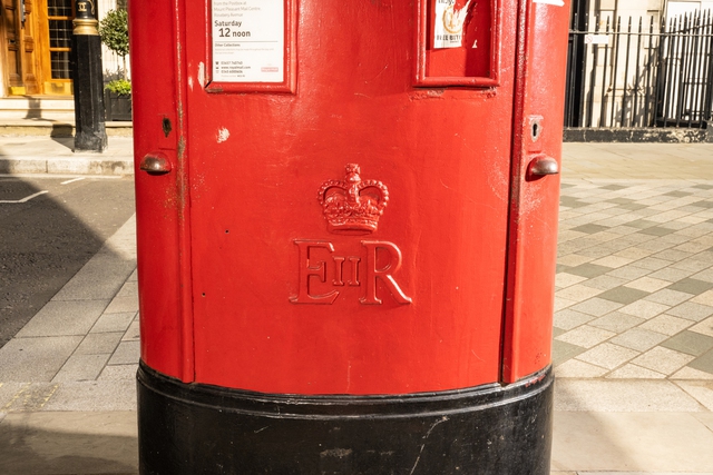 Hàng loạt sản phẩm tại Anh phải thay thế hình Nữ hoàng Elizabeth II - Ảnh 8.