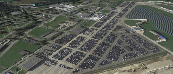 Thiếu chip, hàng nghìn chiếc Mercedes-Benz mới toanh ‘chôn chân’ ở sân bay - Ảnh 4.