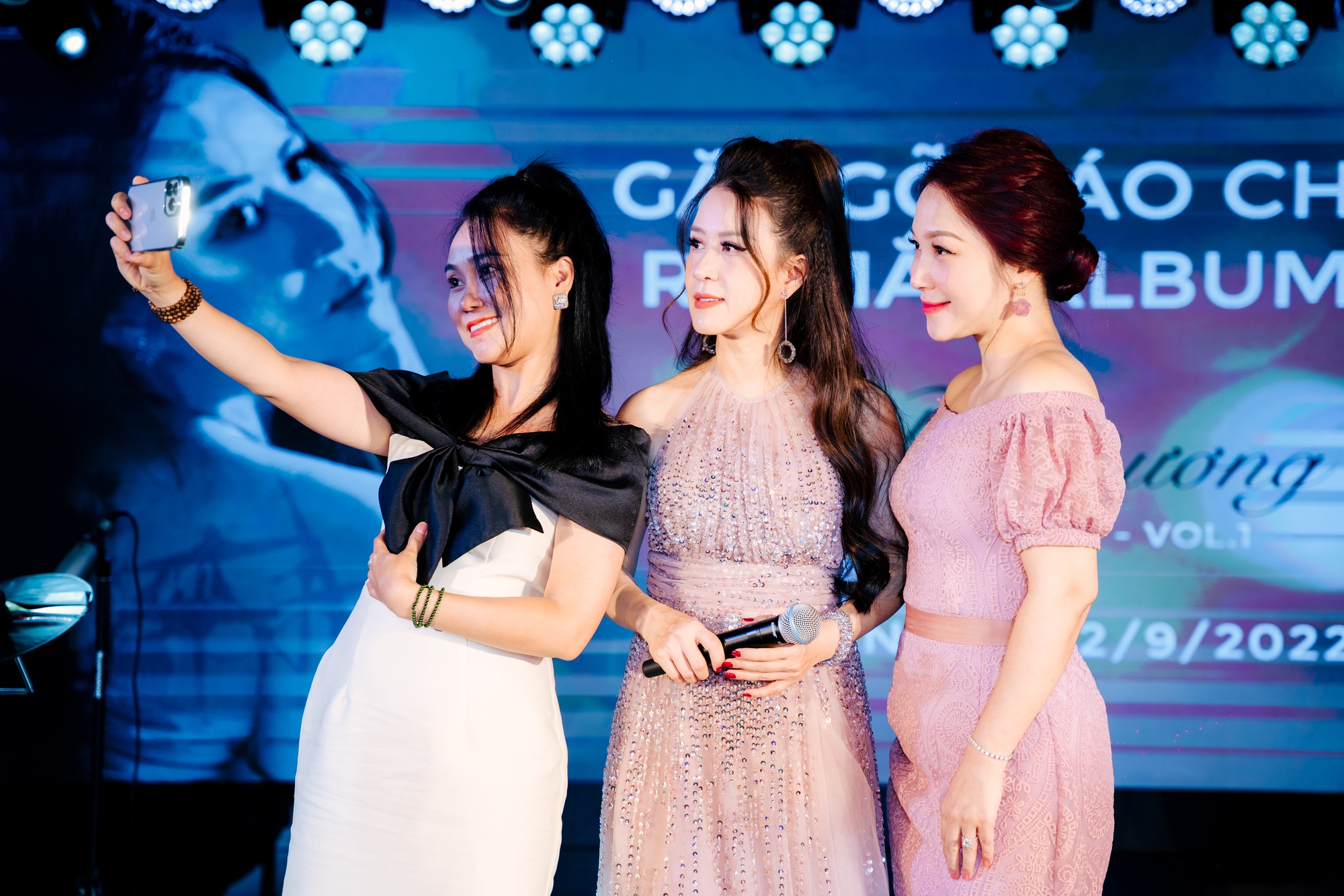 Ca sĩ Hồng Nhung Đỗ ra album “Trăm nhớ ngàn thương” - Ảnh 4.