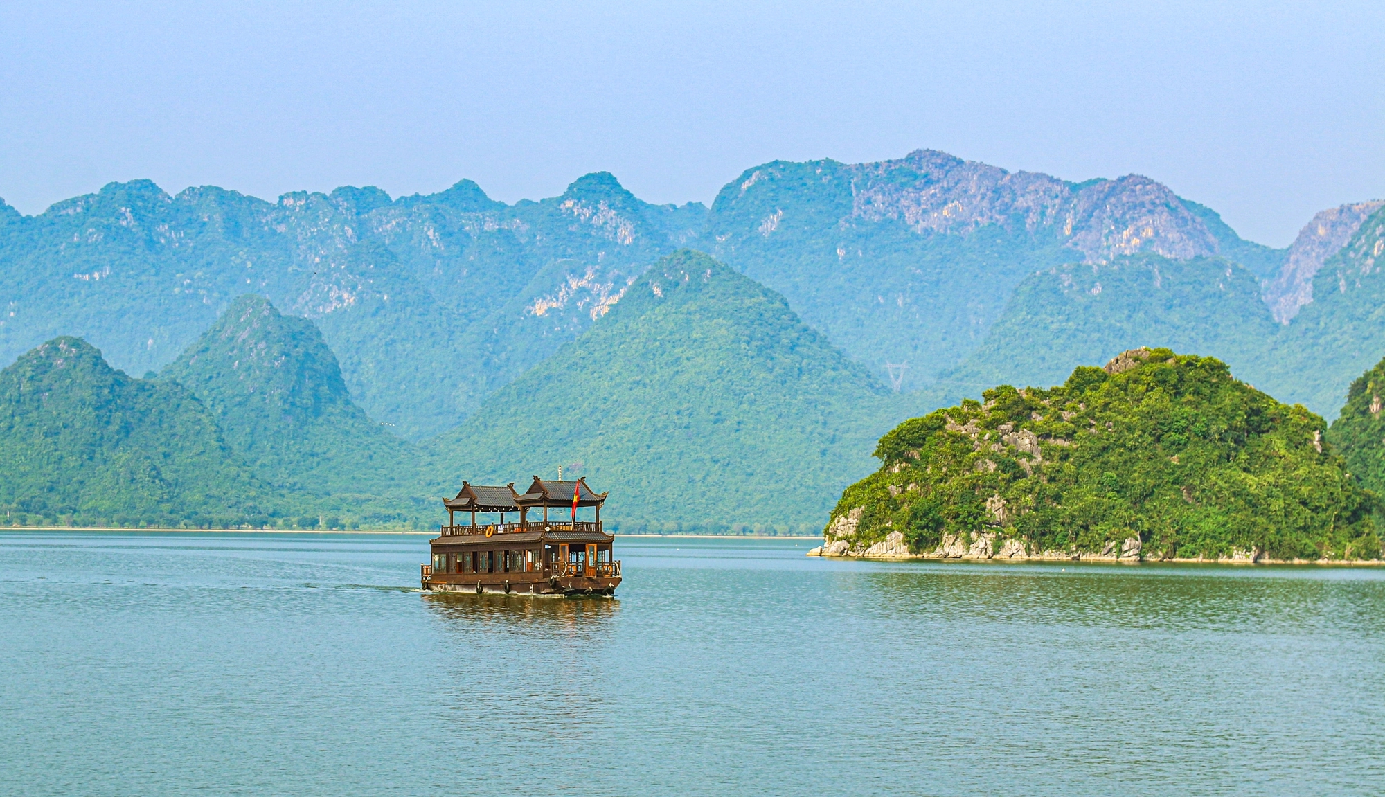 5 ngôi chùa có hồ nước như tiên cảnh: Hồ ở Việt Nam đẹp mĩ miều - Ảnh 14.