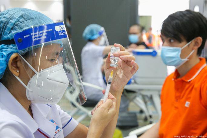 Chuyên gia nói gì về việc tiêm vắc-xin COVID-19 cho trẻ từ 6 tháng tuổi? - Ảnh 2.