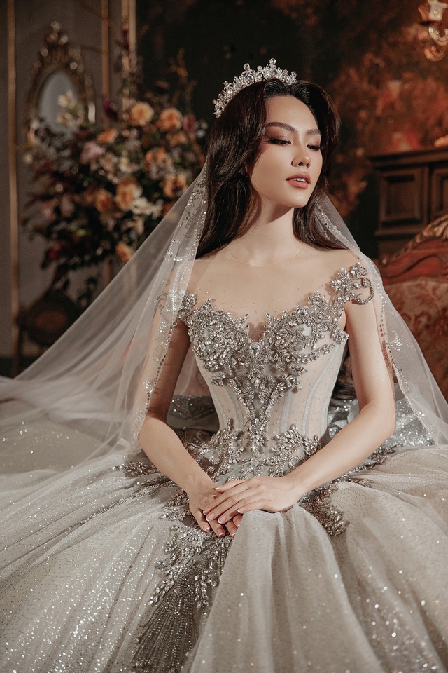 Top 3 Miss World Vietnam 2022 lộng lẫy trong thiết kế của NTK Anh Thư - Ảnh 3.