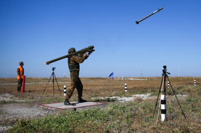 Ukraine tung video tên lửa phòng không vác vai MANPADS hạ gục ‘cá sấu’ K-52 của Nga - Ảnh 4.