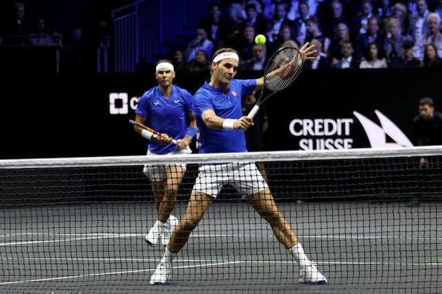 Federer thua trận cuối sự nghiệp khi đánh cặp cùng Nadal, bật khóc chào tạm biệt - Ảnh 3.