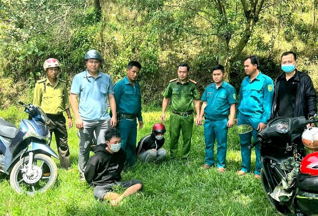 Đôi nam nữ đóng giả vợ chồng đi trộm cắp, bị truy đuổi 40km - Ảnh 1.