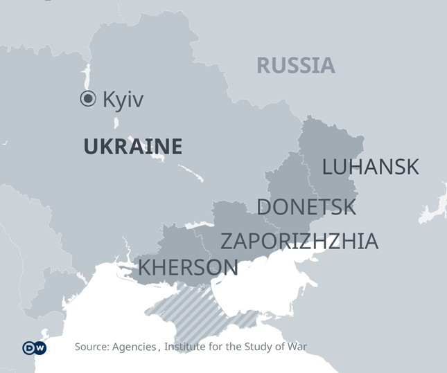 Trưng cầu dân ý sáp nhập Nga: Số người bỏ phiếu ở 3 vùng của Ukraine vượt ngưỡng 50% - Ảnh 1.