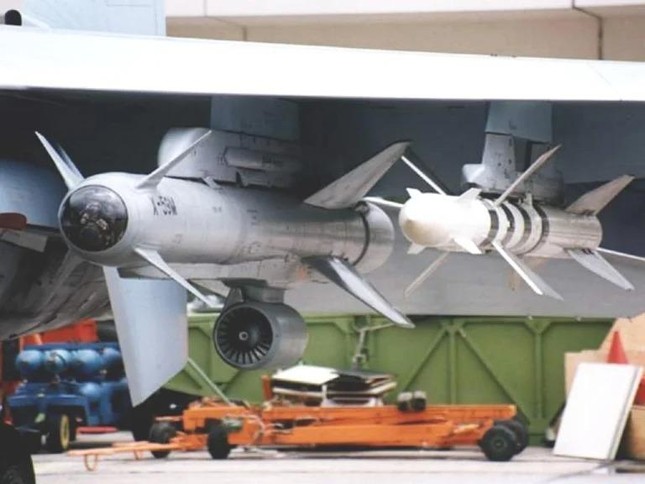 Nga phá hủy sân bay Krivoy Rog bằng tên lửa hành trình Kh-59 - Ảnh 3.