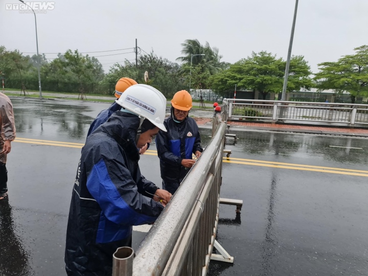 Đà Nẵng: Bắt đầu đóng các cầu qua sông Hàn - Ảnh 2.