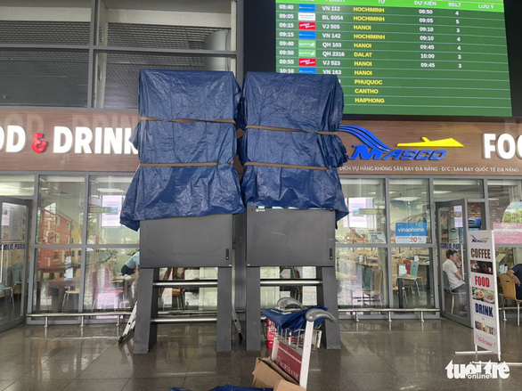 Hãng bay gấp rút di dời máy bay trú bão, một máy bay lỗi kỹ thuật phải ở lại sân bay Đà Nẵng - Ảnh 4.