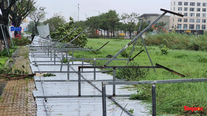 Hình ảnh bão Noru gây thiệt hại tại Đà Nẵng - Ảnh 32.