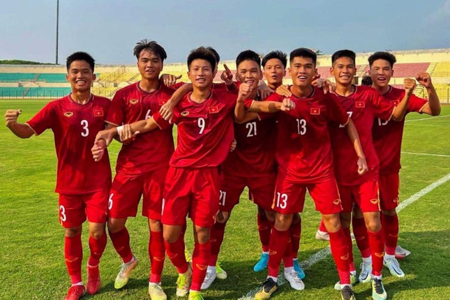 Giá vé xem U17 Việt Nam tại vòng loại U17 châu Á 2023 chỉ bằng bát phở - Ảnh 1.
