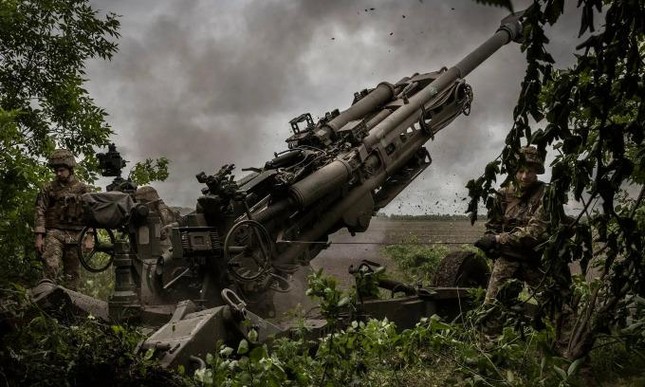 Nga liên tiếp phá hủy ‘vua pháo binh’ M777 trên chiến trường Ukraine - Ảnh 1.