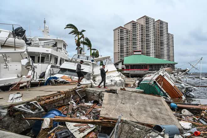 Florida tan hoang sau bão Ian: Cây cối bị quật đổ, tàu thuyền bị cuốn lên bờ như đồ chơi - Ảnh 12.