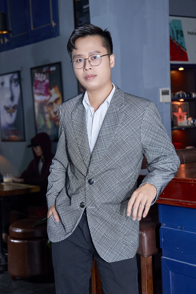 Nguyễn Minh Tuấn: Làm thầy giáo khó hơn làm nhà thiết kế - Ảnh 1.