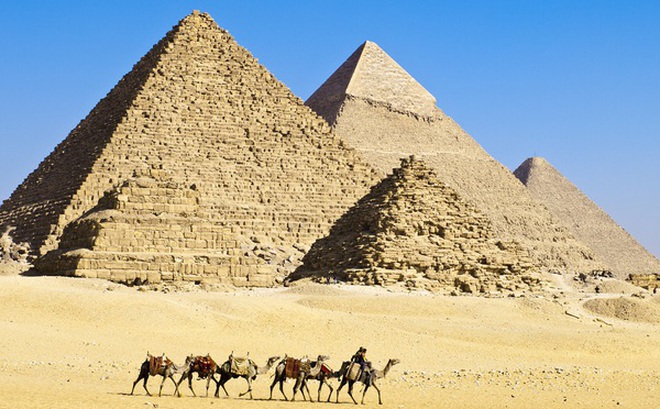 Làm cách nào người Ai Cập cổ di chuyển hàng tấn đá xây kim tự tháp? - Ảnh 1.