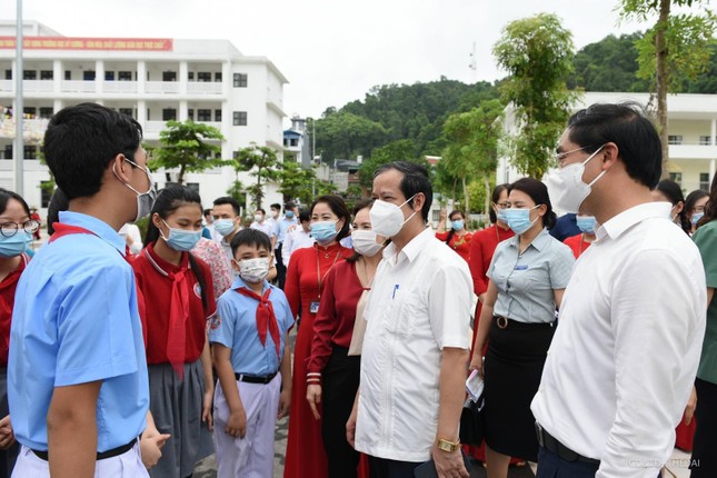 Sáng nay, 23 triệu học sinh hân hoan khai giảng năm học mới - Ảnh 2.