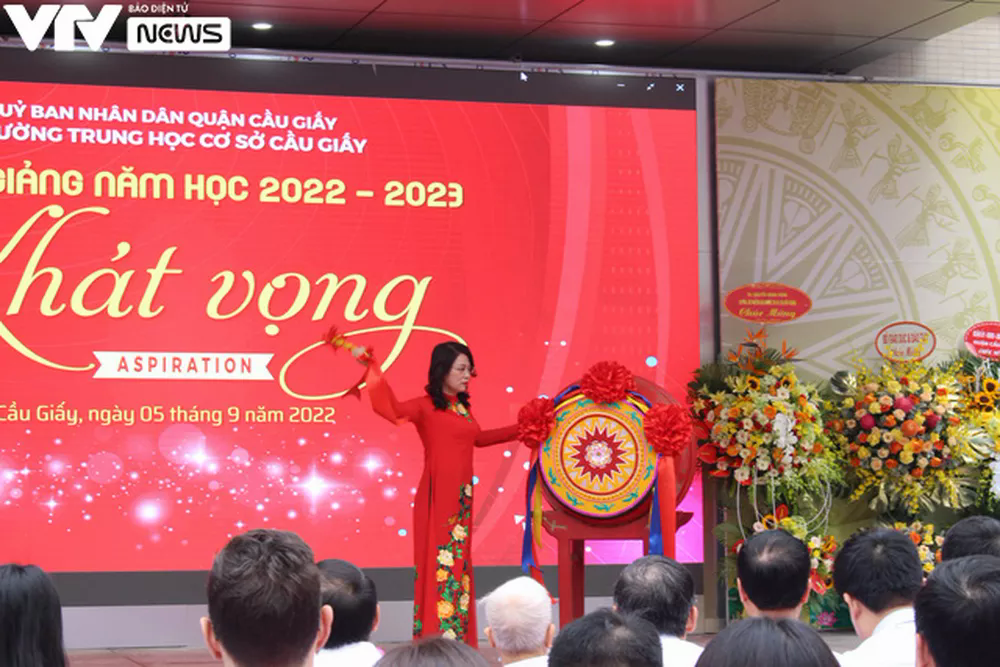 ‘Mong COVID-19 biến mất’, học sinh vui mừng với lễ khai giảng trực tiếp - Ảnh 11. ‘Mong COVID-19 biến mất’, học sinh vui mừng với lễ khai giảng trực tiếp - Ảnh 11.
