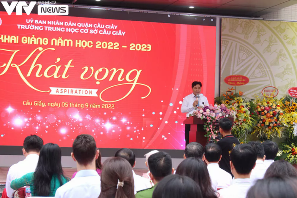 ‘Mong COVID-19 biến mất’, học sinh vui mừng với lễ khai giảng trực tiếp - Ảnh 9. ‘Mong COVID-19 biến mất’, học sinh vui mừng với lễ khai giảng trực tiếp - Ảnh 9.