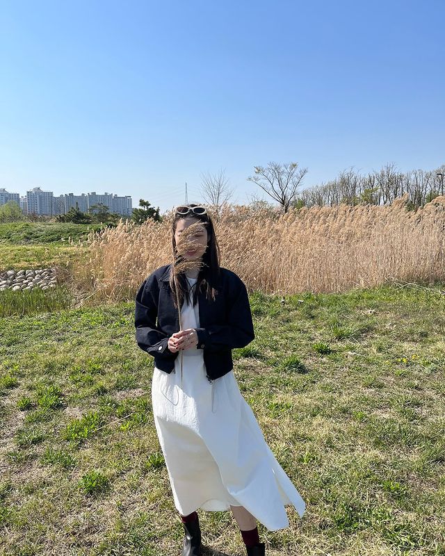 Học lỏm gu thời trang tối giản cực trẻ trung của nữ Youtuber Hàn Quốc nổi tiếng - Ảnh 9.
