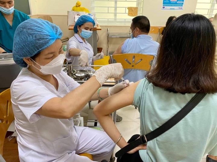 Ca mắc COVID-19 tăng, bệnh nhân nặng nhập viện được điều trị thế nào? - Ảnh 4. Ca mắc COVID-19 tăng, bệnh nhân nặng nhập viện được điều trị thế nào? - Ảnh 4.
