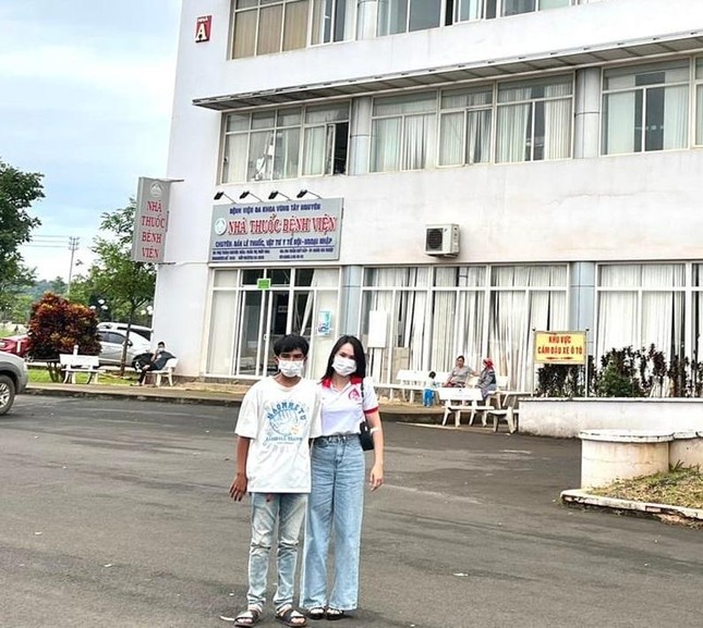 Cô gái vượt 300km xuyên đêm từ Bình Định lên Đắk Lắk hiến máu cứu người - Ảnh 2.