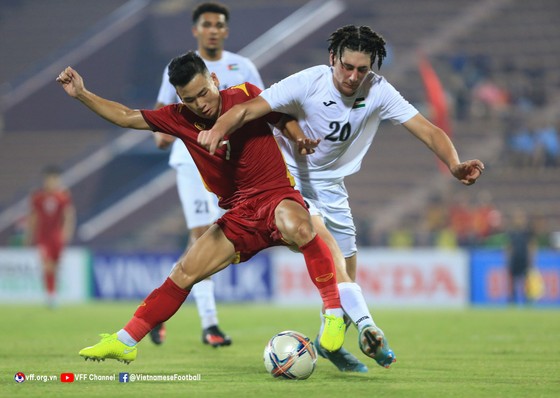 Thi đấu 10 người, U20 Việt Nam vẫn giành chiến thắng 2-0 trước Palestine - Ảnh 1.