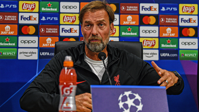 HLV Liverpool nổi điên với phóng viên vì câu hỏi vô duyên trước trận gặp Napoli - Ảnh 1.