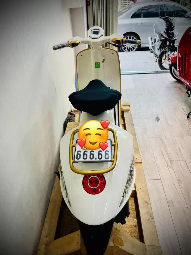 Chiếc xe máy Vespa biển ngũ quý 6 hét giá 3,5 tỷ đồng - Ảnh 2.