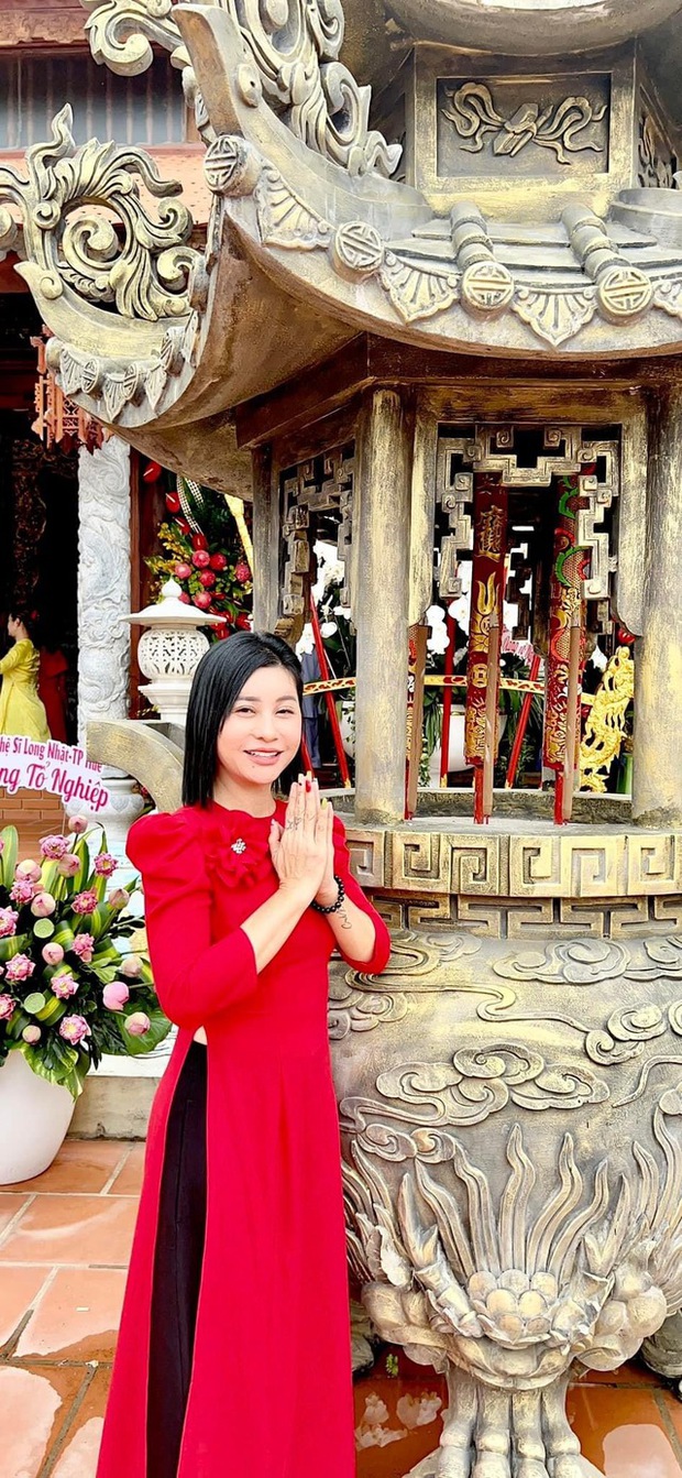  Trấn Thành, vợ chồng Trường Giang cùng dàn sao tề tựu tại đền thờ Tổ của nghệ sĩ Hoài Linh - Ảnh 13.