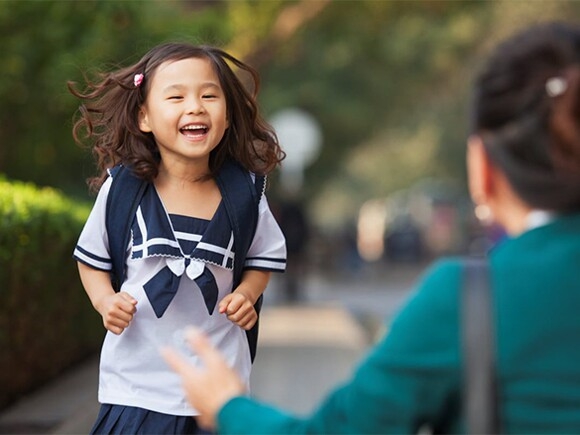 Chuyên gia tâm lý chỉ ra cách để trẻ vui vẻ đến trường mà cha mẹ không cần quát mắng - Ảnh 4.