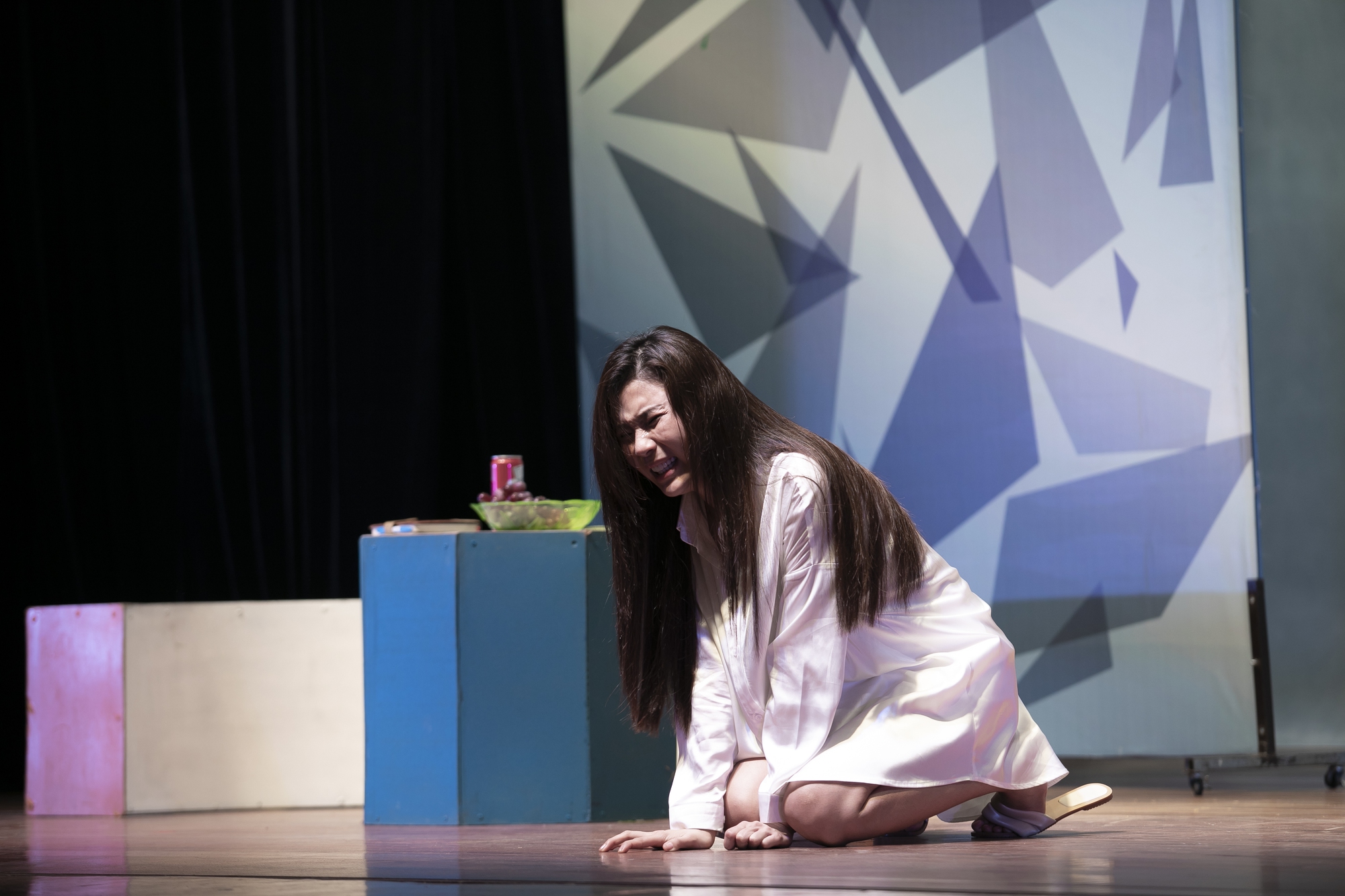 Thúy Diễm lần đầu đóng kịch, ông xã Lương Thế Thành: Diễm lo 9 thì tôi lo 10 - Ảnh 4. Thúy Diễm lần đầu đóng kịch, ông xã Lương Thế Thành: Diễm lo 9 thì tôi lo 10 - Ảnh 4.