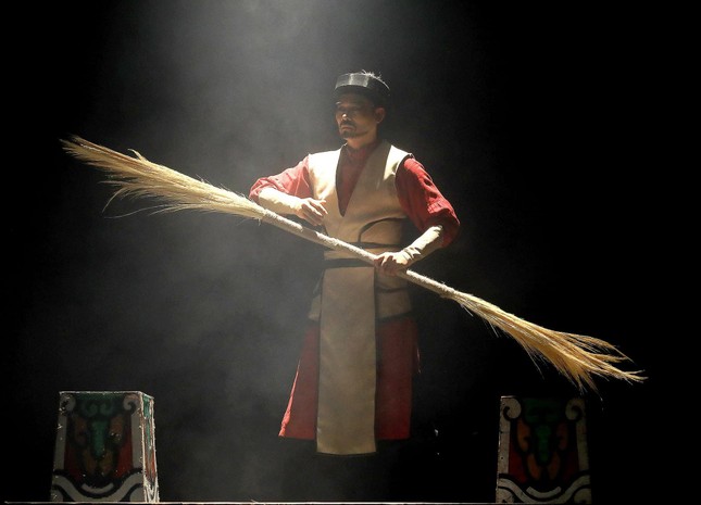 NSND Hồng Vân: ‘Cúng Tổ nghiệp thật đông, náo nhiệt nhưng sao tôi thấy lòng nặng trĩu’ - Ảnh 2. NSND Hồng Vân: ‘Cúng Tổ nghiệp thật đông, náo nhiệt nhưng sao tôi thấy lòng nặng trĩu’ - Ảnh 2.