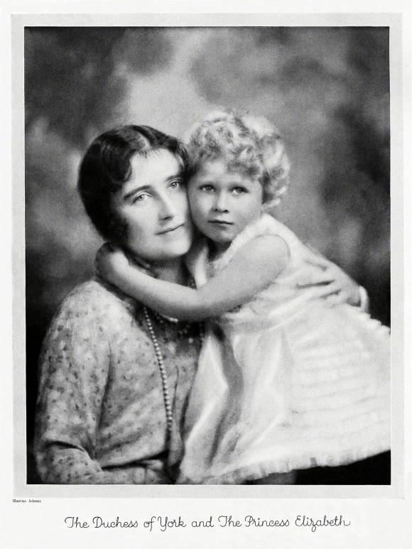 Những bức ảnh hiếm thời trẻ của Nữ hoàng Anh - người phụ nữ quyền lực bậc nhất thế kỷ - Ảnh 1. Những bức ảnh hiếm thời trẻ của Nữ hoàng Anh - người phụ nữ quyền lực bậc nhất thế kỷ - Ảnh 1.