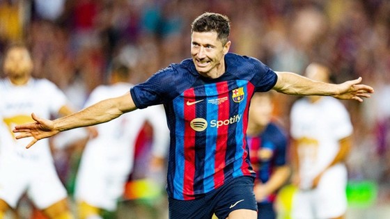 PSG đi săn tiền đạo, người h&acirc;m mộ Barca &ldquo;ng&oacute;ng&rdquo; Messi - Ảnh 2.