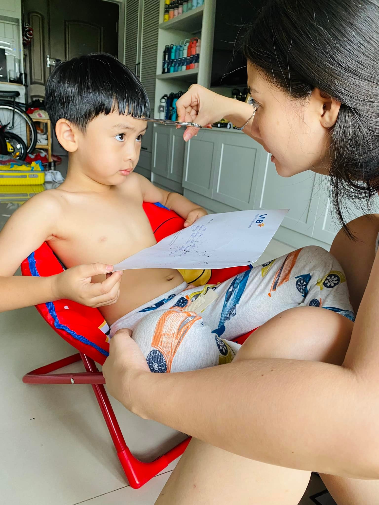 Hội mẹ đơn thân Vbiz: Diệp Lâm Anh nhan sắc ngày càng thăng hạng, Hòa Minzy dạy con thế nào? - Ảnh 17. Hội mẹ đơn thân Vbiz: Diệp Lâm Anh nhan sắc ngày càng thăng hạng, Hòa Minzy dạy con thế nào? - Ảnh 17.