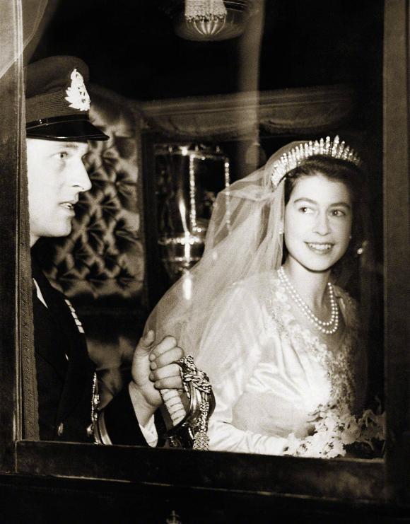 Những bức ảnh hiếm thời trẻ của Nữ hoàng Anh - người phụ nữ quyền lực bậc nhất thế kỷ - Ảnh 20. Những bức ảnh hiếm thời trẻ của Nữ hoàng Anh - người phụ nữ quyền lực bậc nhất thế kỷ - Ảnh 20.