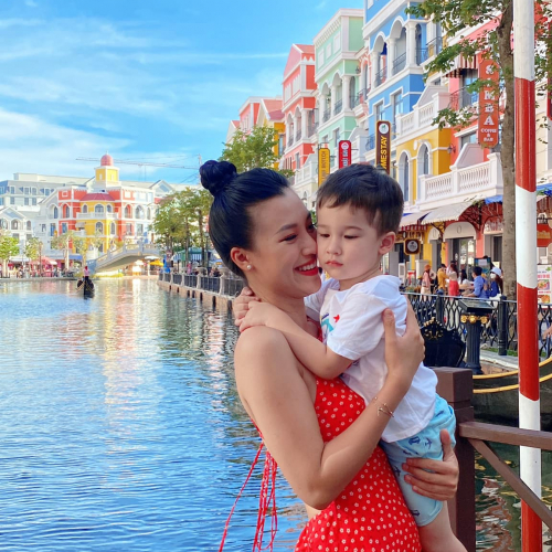 Hội mẹ đơn thân Vbiz: Diệp Lâm Anh nhan sắc ngày càng thăng hạng, Hòa Minzy dạy con thế nào? - Ảnh 21.