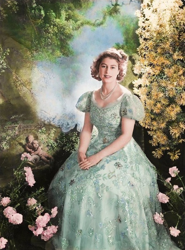 Những bức ảnh hiếm thời trẻ của Nữ hoàng Anh - người phụ nữ quyền lực bậc nhất thế kỷ - Ảnh 4. Những bức ảnh hiếm thời trẻ của Nữ hoàng Anh - người phụ nữ quyền lực bậc nhất thế kỷ - Ảnh 4.