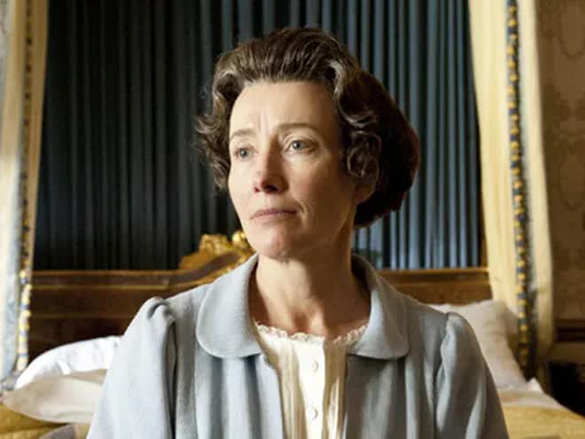 Những lần Nữ ho&agrave;ng Elizabeth II được thể hiện tr&ecirc;n m&agrave;n ảnh: C&oacute; diễn vi&ecirc;n giống nguy&ecirc;n mẫu - Ảnh 7.