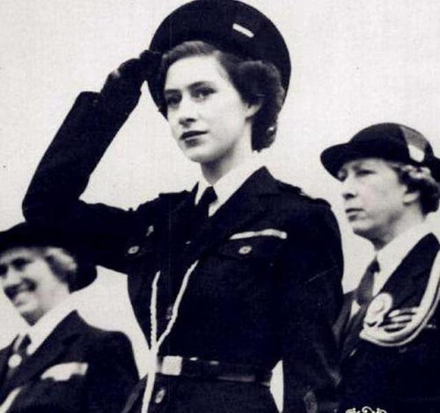 Những bức ảnh hiếm thời trẻ của Nữ hoàng Anh - người phụ nữ quyền lực bậc nhất thế kỷ - Ảnh 7. Những bức ảnh hiếm thời trẻ của Nữ hoàng Anh - người phụ nữ quyền lực bậc nhất thế kỷ - Ảnh 7.