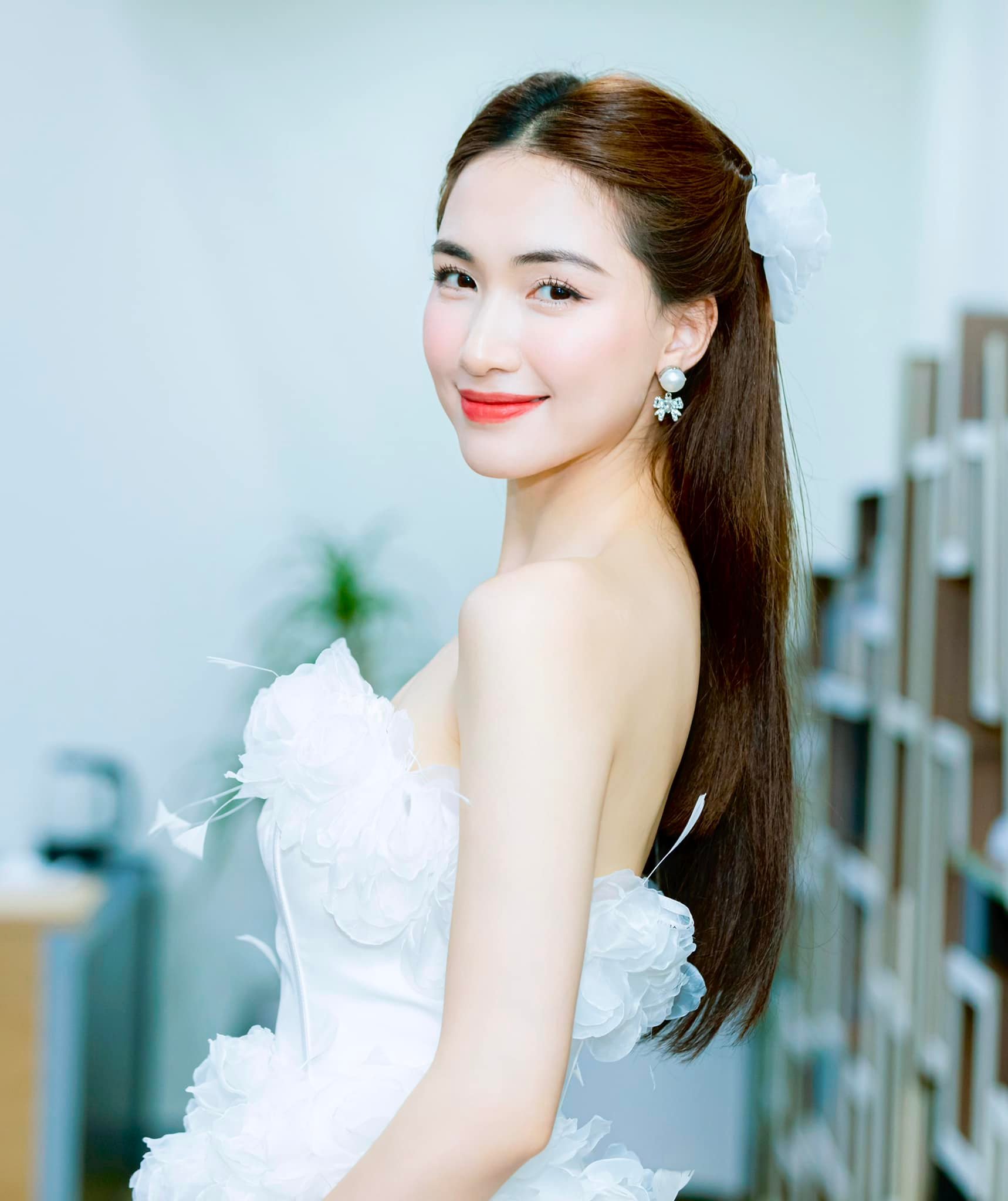 Hội mẹ đơn thân Vbiz: Diệp Lâm Anh nhan sắc ngày càng thăng hạng, Hòa Minzy dạy con thế nào? - Ảnh 8. Hội mẹ đơn thân Vbiz: Diệp Lâm Anh nhan sắc ngày càng thăng hạng, Hòa Minzy dạy con thế nào? - Ảnh 8.