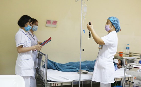 Người phụ nữ tử vong sau khi truyền dịch tại nhà - Ảnh 2.