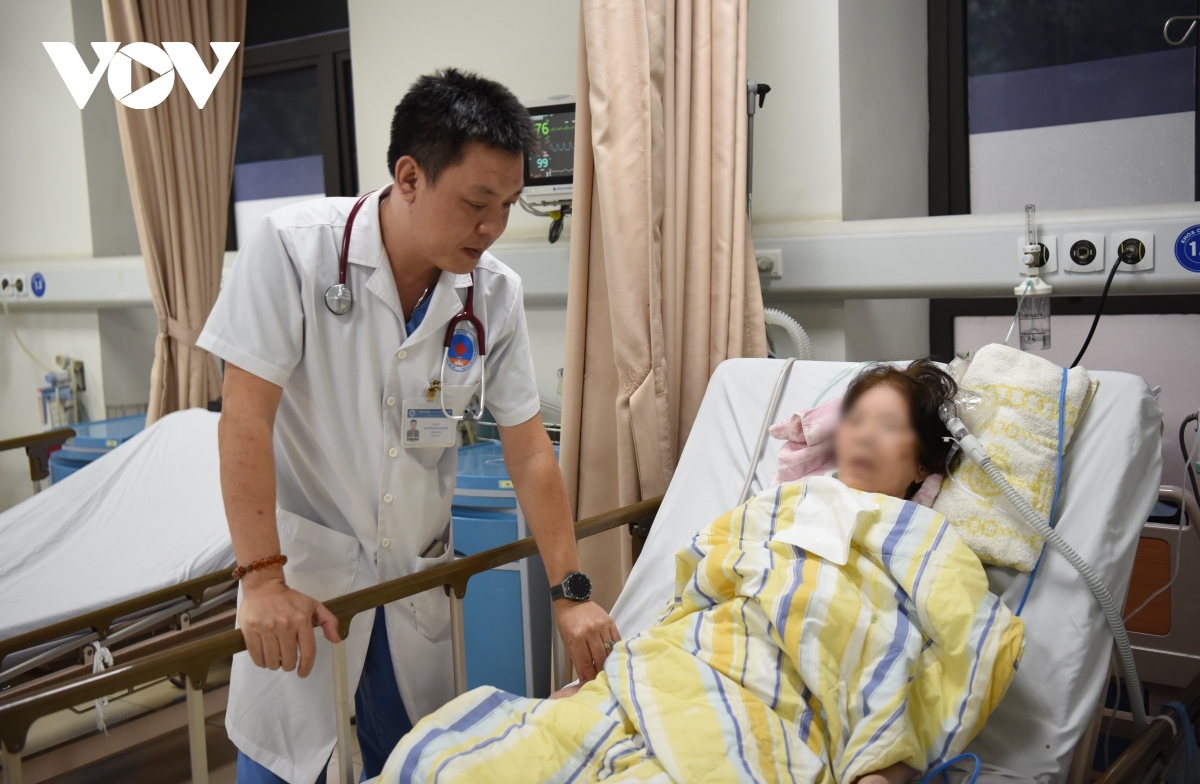 Chuyện buồn vui của bác sĩ cấp cứu - Ảnh 1.