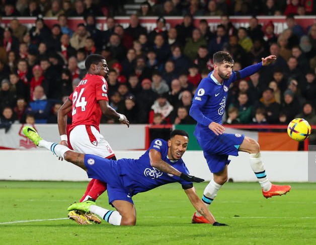 Chelsea điêu đứng trước đội mới lên hạng