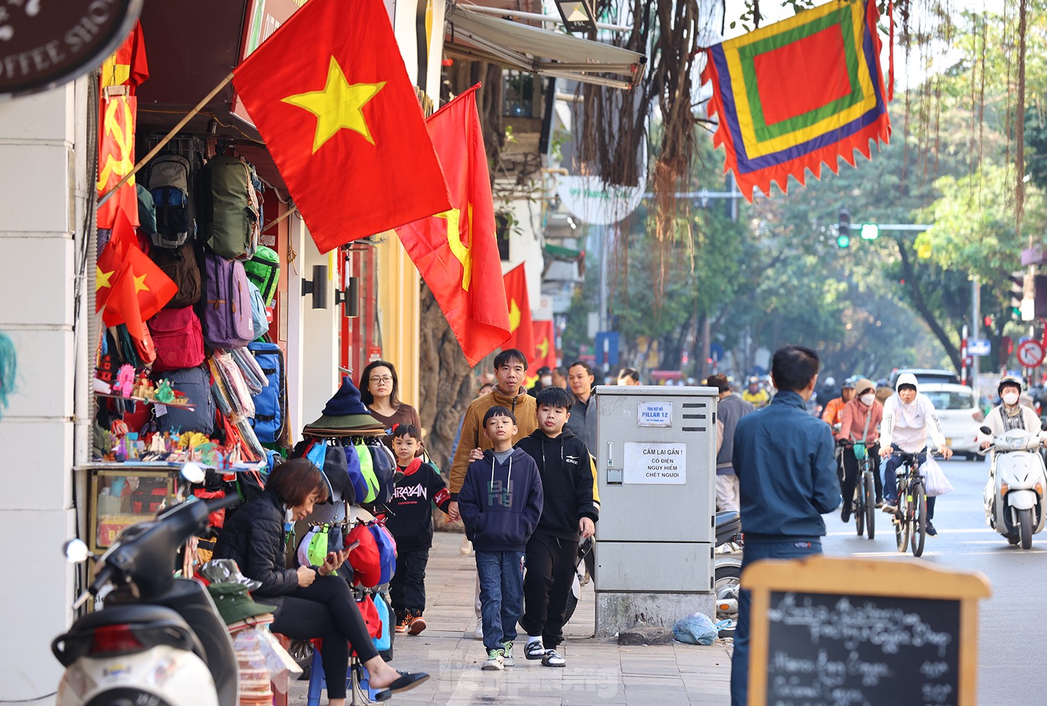 Hà Nội bình dị trong buổi sáng đầu năm mới 2023