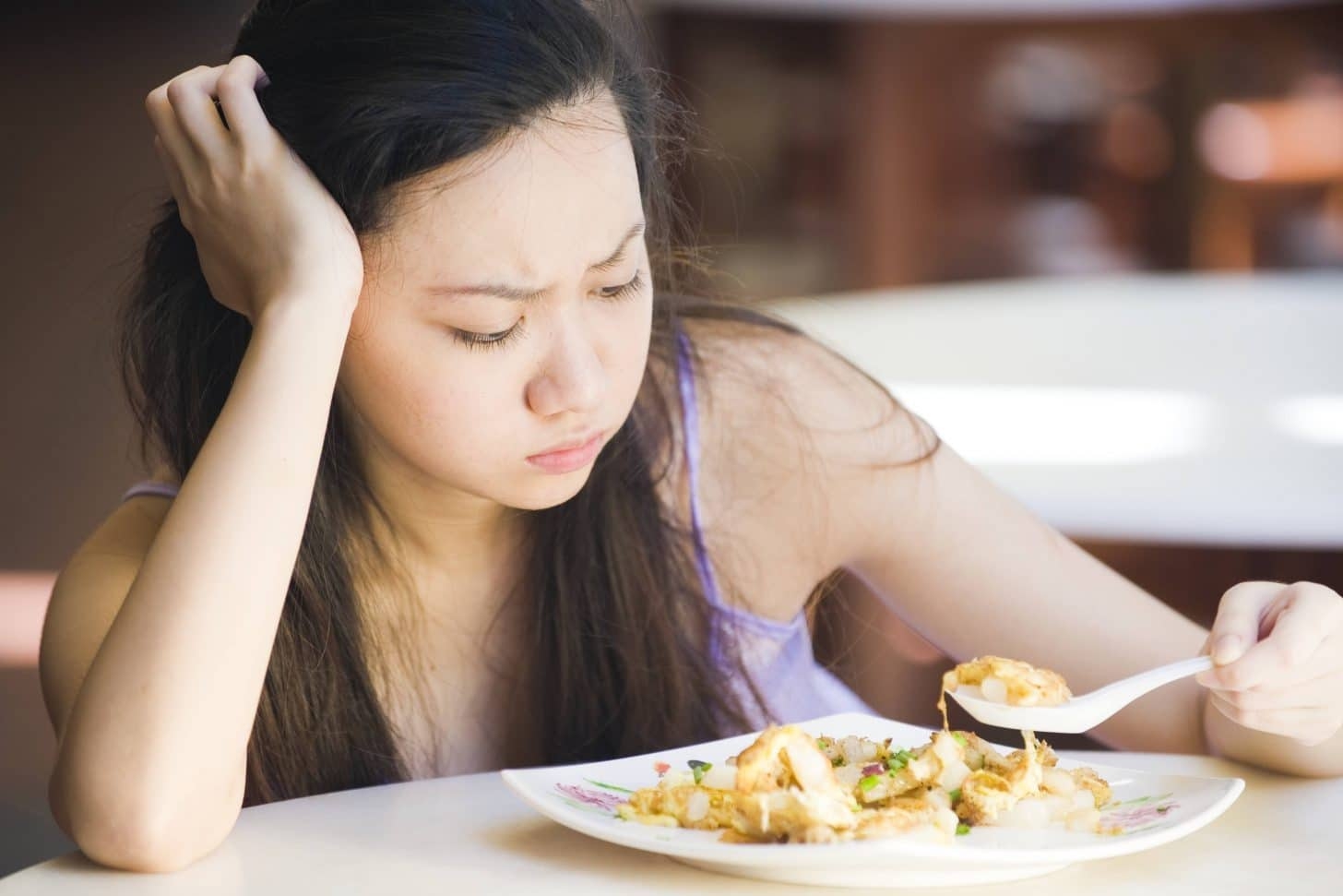 7 thói xấu khi ăn uống khiến dạ dày phải kêu cứu - Ảnh 1.