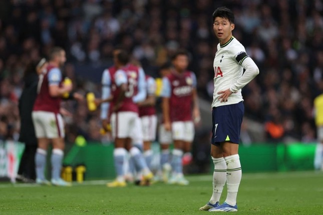 Son Heung-min mất tích, Tottenham thua bẽ mặt ngày đầu năm mới - Ảnh 1.
