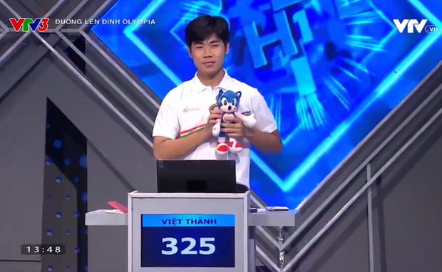 Th&iacute; sinh đầu ti&ecirc;n gi&agrave;nh được cầu truyền h&igrave;nh Olympia 2023: Thi đấu lấn lướt đối thủ, chưa bước v&agrave;o v&ograve;ng cuối đ&atilde; c&oacute; ti&ecirc;n tri đầy b&aacute; đạo - Ảnh 2.