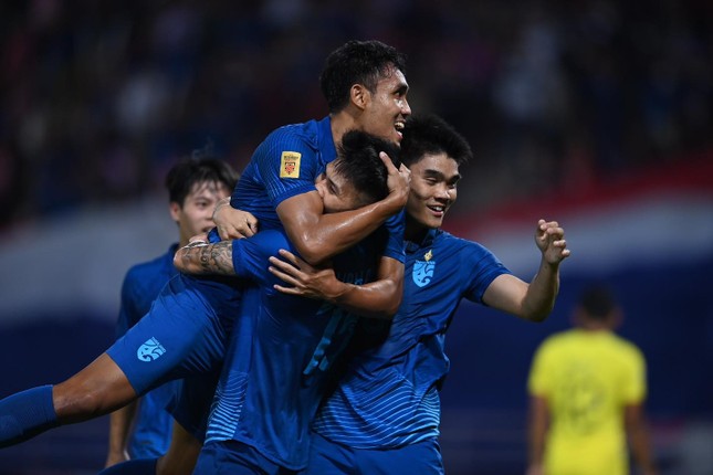 HLV Polking tiết lộ lợi thế đặc biệt của Thái Lan trước trận chung kết gặp Việt Nam - Ảnh 1.